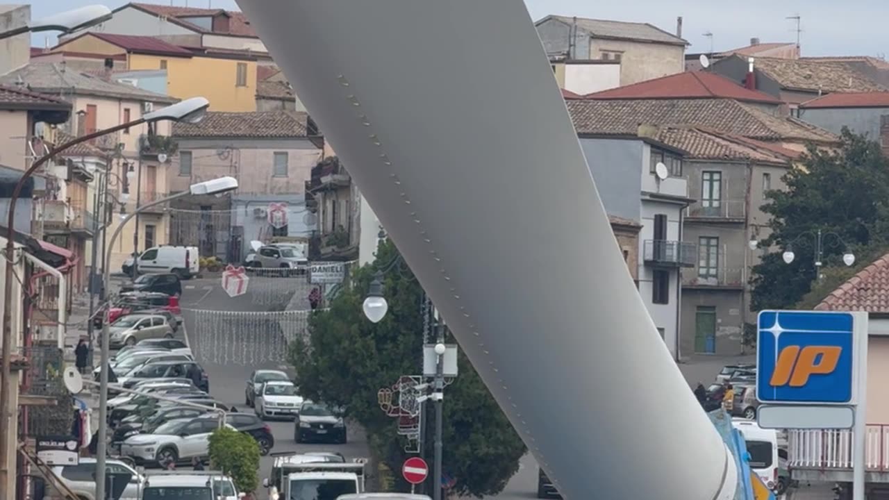 Maneuvering a Massive Wind Turbine Blade Through Town