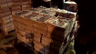 Hong Kongers flock to buy last edition of Apple Daily