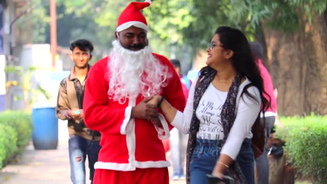 Crazy Santa Prank 😳😱 Christmas Special Prank 2021