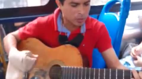 se parece a RICARDO ARJONA