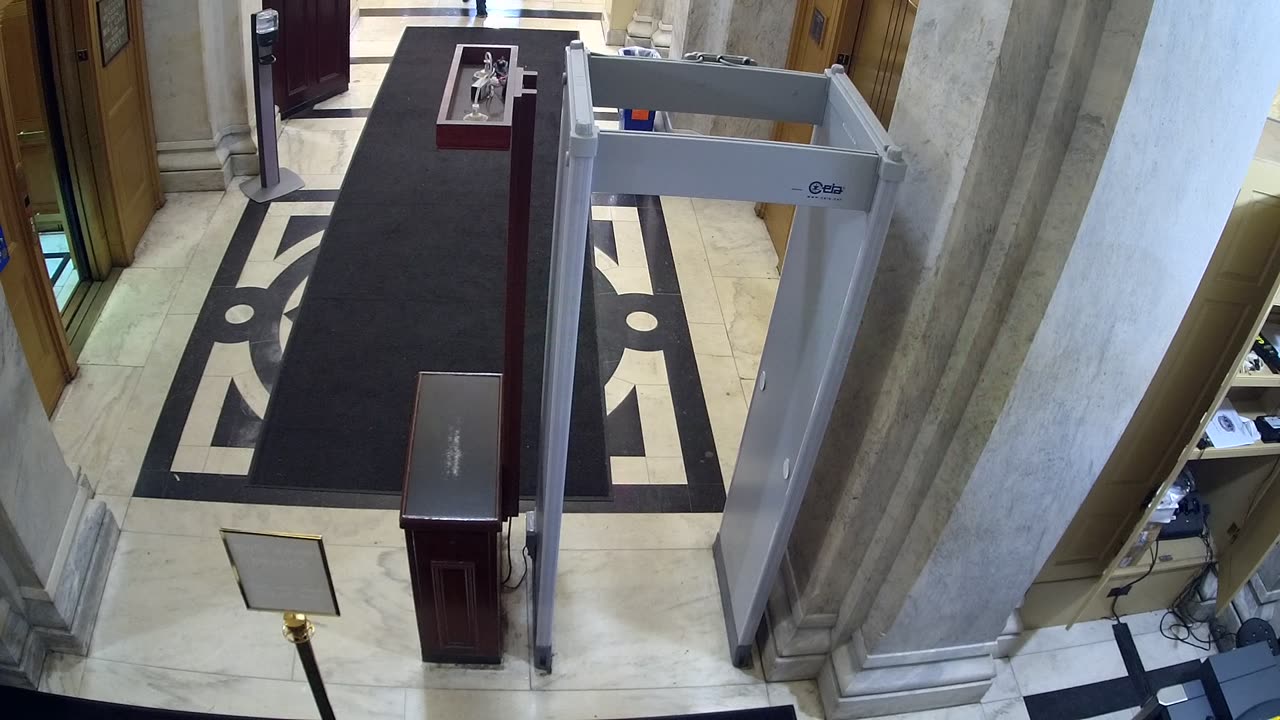 0163USCH01HouseCarriageDoor_2021-01-05_06h42min37s057ms.mp4