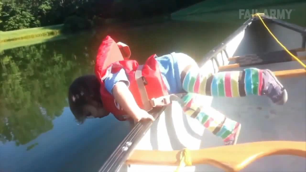 the cuteness of the child who flipped over on the boat