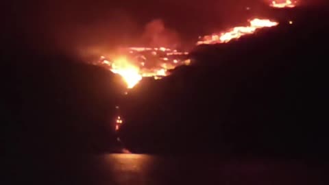 STUNNING IMAGES OF HOW LA PALMA VOLCANO LAVA FALLS ONTO THE SEA