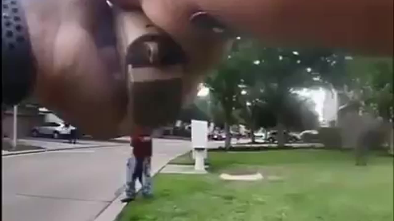 SHOCK VIDEO: Deputy in Houston fatally shoots bloodied man holding cross
