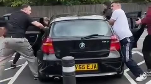 TWO GUYS ATTEMPT TO ROB A GROCERY STORE IN ENGLAND
