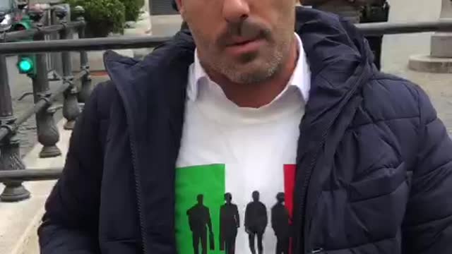 40 POSSESSORI DI PARTITA IVA SI SONO INCATENATI IN PIAZZA COLONNA, DINANZI A PALAZZO CHIGI.