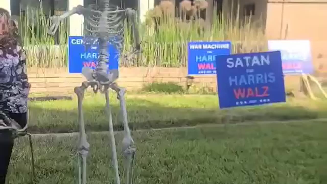 Harris yard signs, 🤣 🤣 🤣