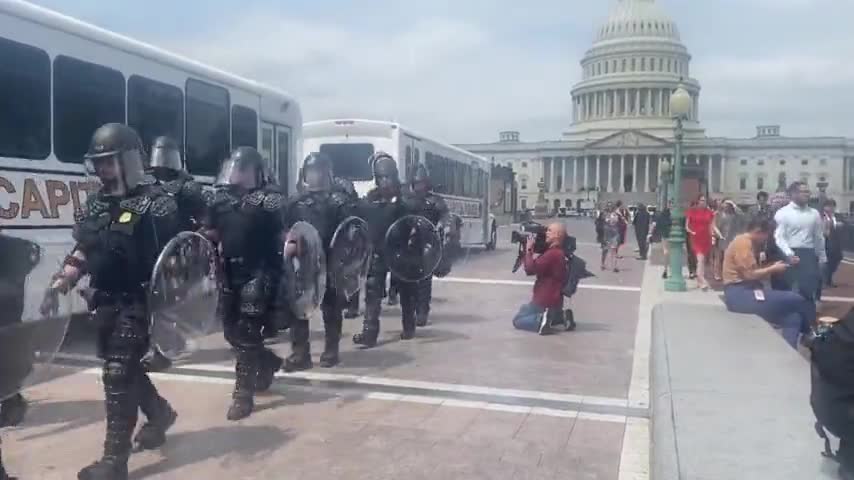 Riot Police Keep Moving Towards Supreme Court