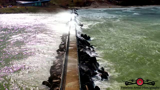 Riverwalk in Indiana gets pummeled with 50mph winds