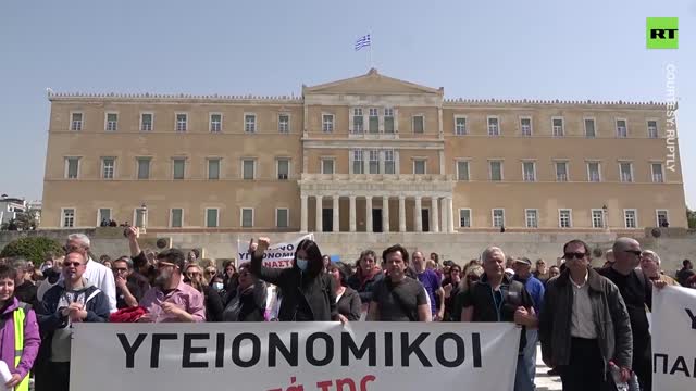 Migliaia di greci denunciano l'impennata dei prezzi e i bassi salari.Le strade di Atene si riempiono di migliaia di manifestanti che denunciano aumenti dei prezzi e bassi salari durante uno sciopero nazionale di 24 ore