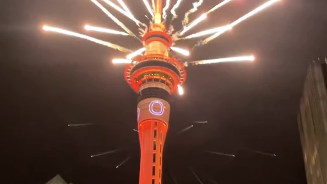 New Year's 2024: New Zealand stunning Fire Works - Closer view