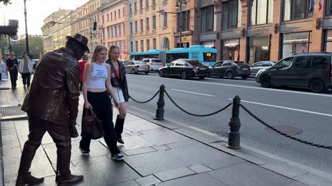 #Cowboy_prank in Russia funniest reactions. statue prank moments