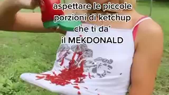 MASHA CAPSIZ ( maglietta + ketchup + patatine)