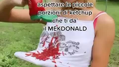 MASHA CAPSIZ ( maglietta + ketchup + patatine)