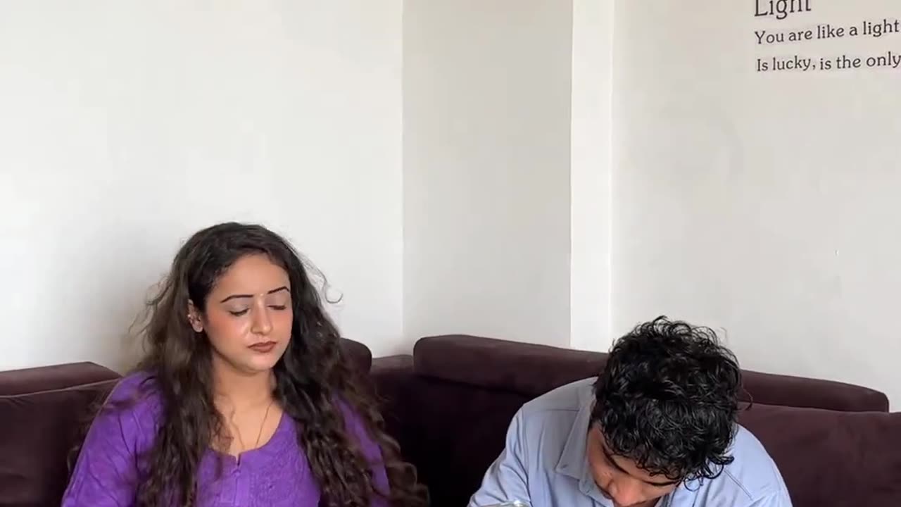 Gorr se dekhiye,khuaf mei jeeta hua ye aadmi##