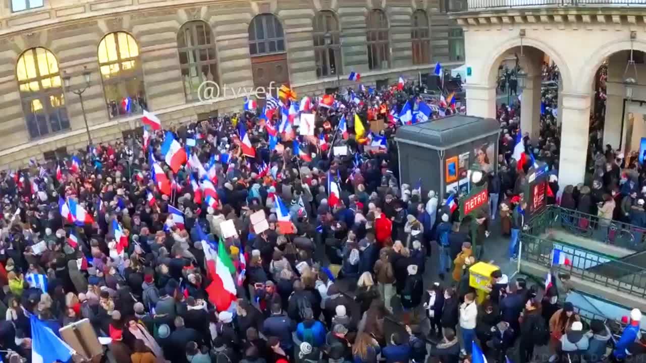 LOVE TO SEE OUR BEAUTIFUL FRENCH PATRIOTS HAVING A BIG OL' FREEDOM FIESTA!!!