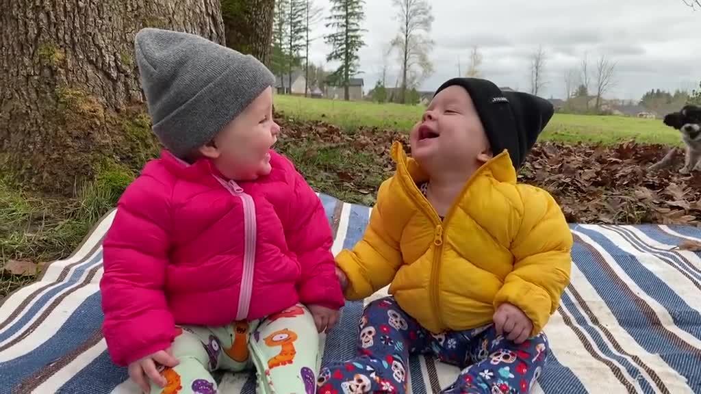 FUNNY TWINS BABY LAUGHING