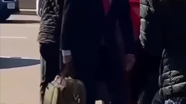 PERSON in Joe Biden meat suit sighted carrying his own bags 27th May 2022
