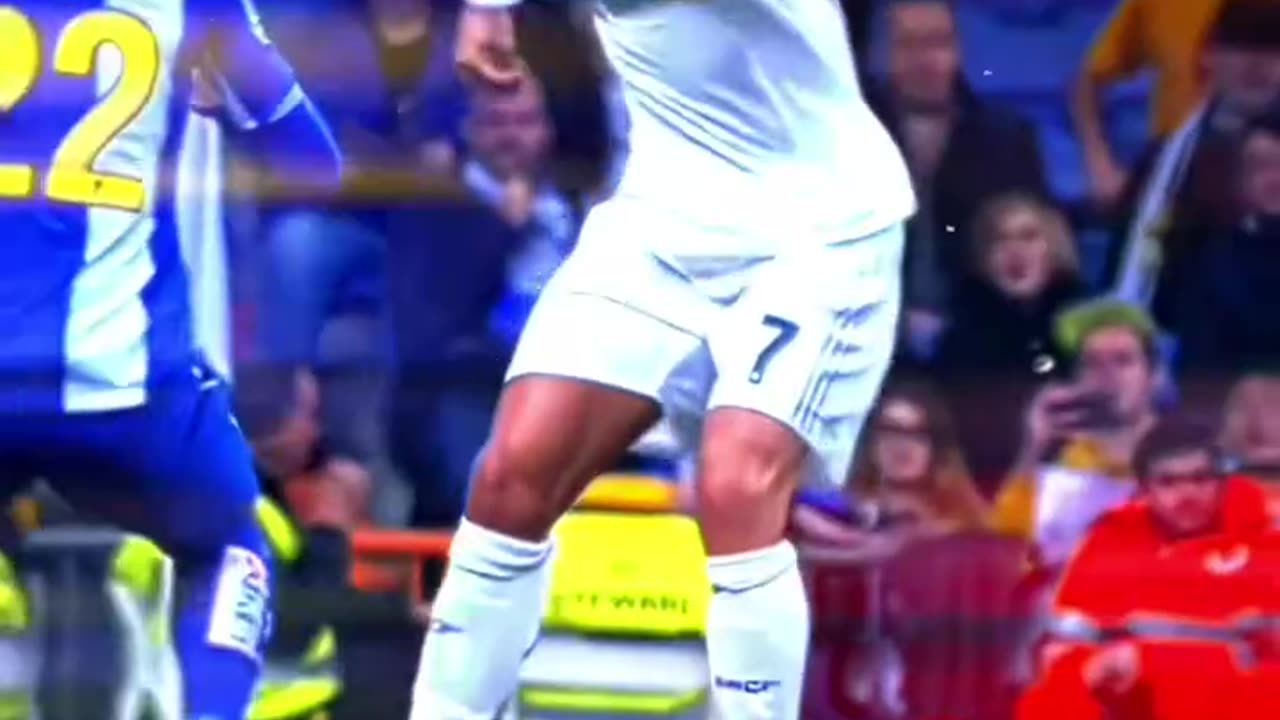 Beautiful goal by #cristianoronaldo#cr7#siuuuu#football#ronaldo#shorts