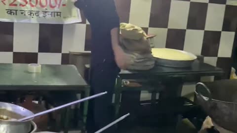 Dahi golgappe bhook ko kare swadisht.