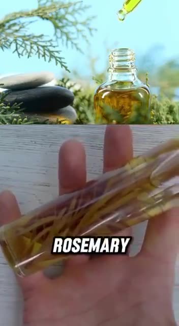 Do you know what happens when you drop rosemary into a bottle of olive oil? 🌱