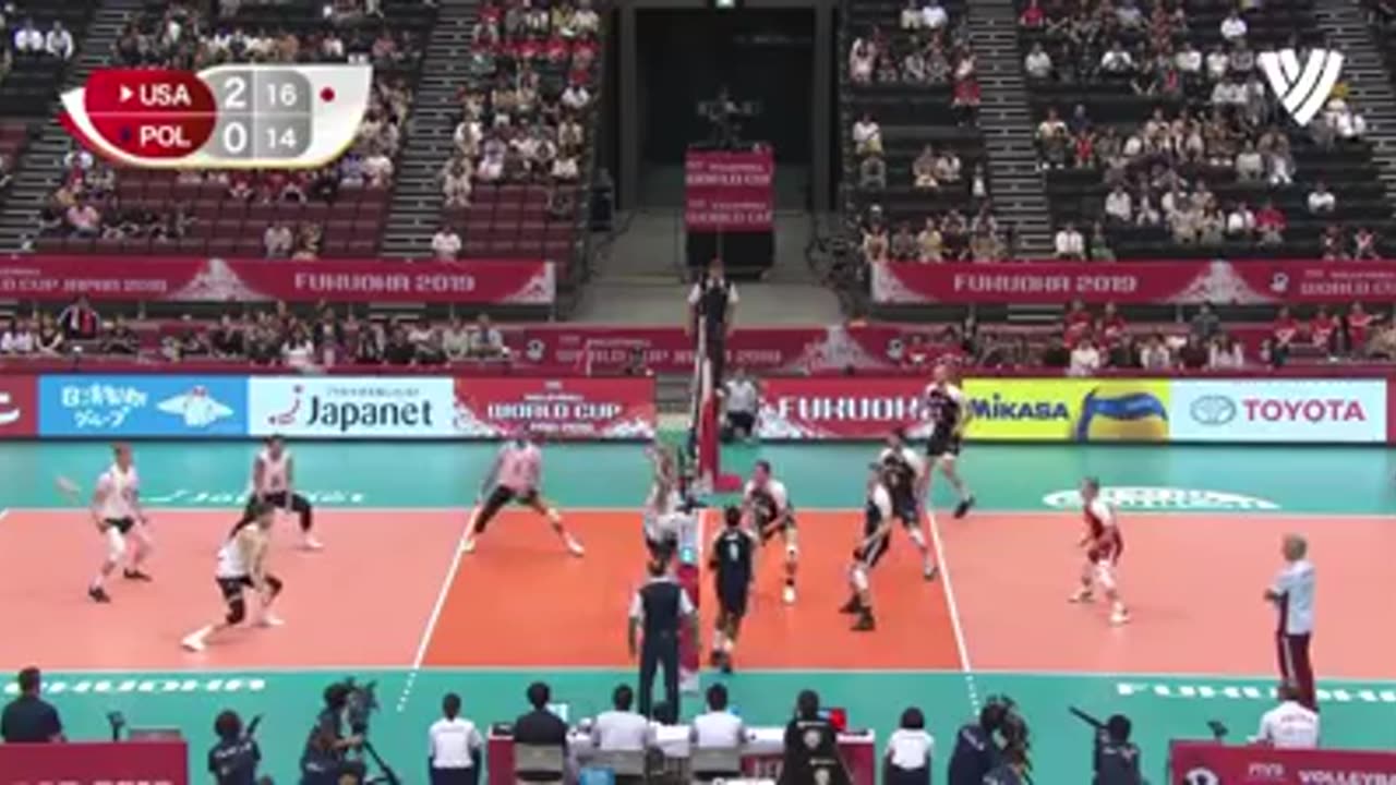 LEON Powerful volleyball spikes