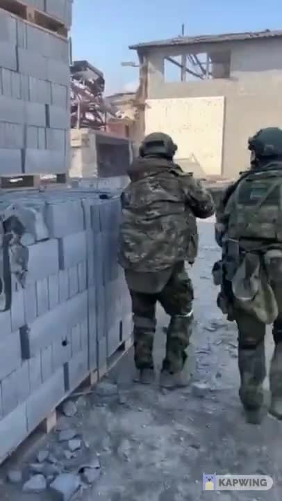 The bandits are being dislodged from the private sector by the infantrymen of the Russian troops.