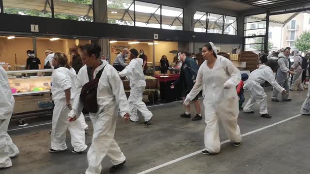 LMBL dansent au marché de Bourg en Bresse 7 Aout