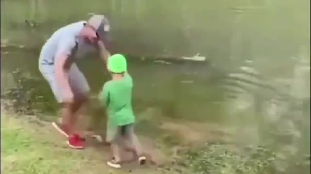 You can't believe what this kid catched in the River 😱🤯🤯🤯