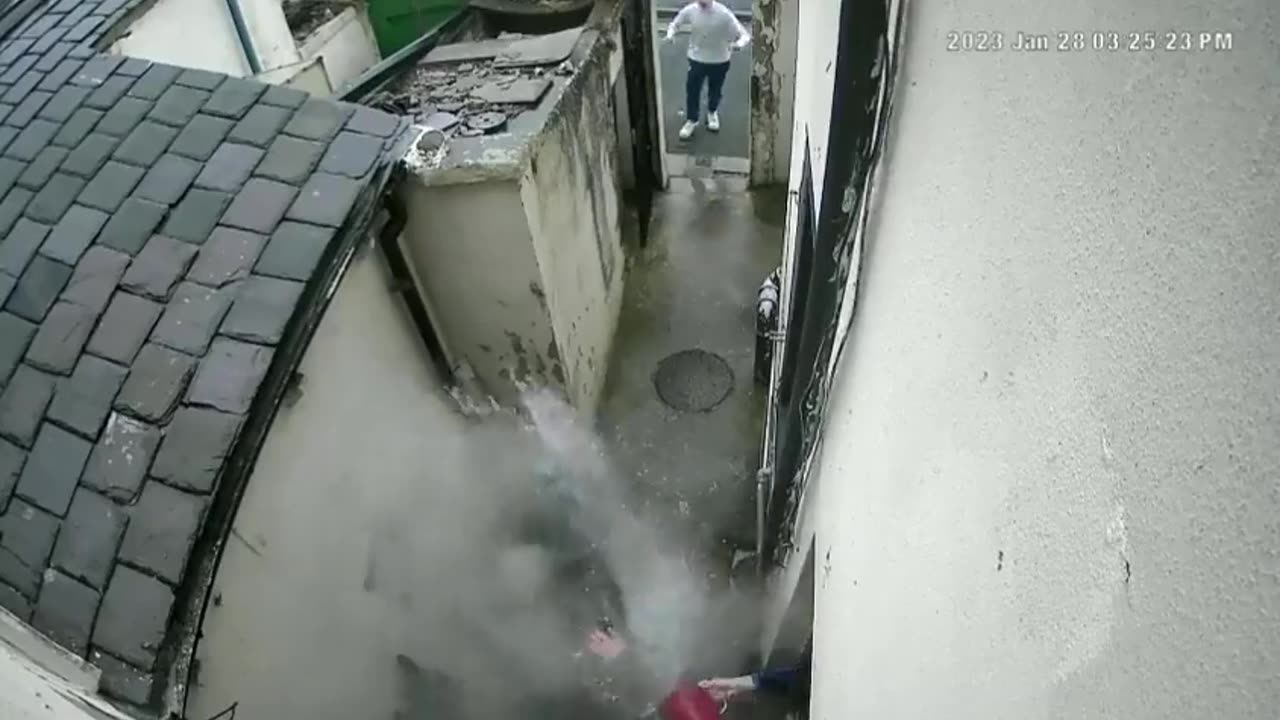 Thief Catches Boiling Water To The Face