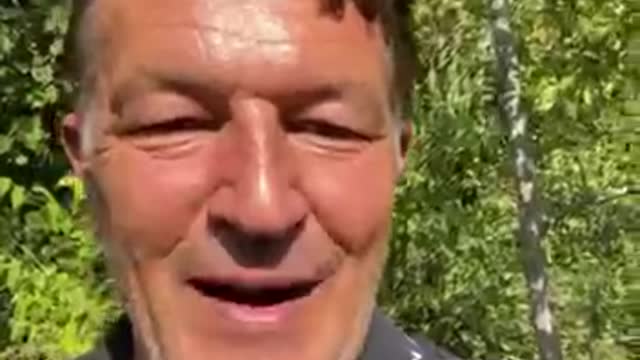 Urgent pourquoi ça sent le Russie – La Minute de Ricardo