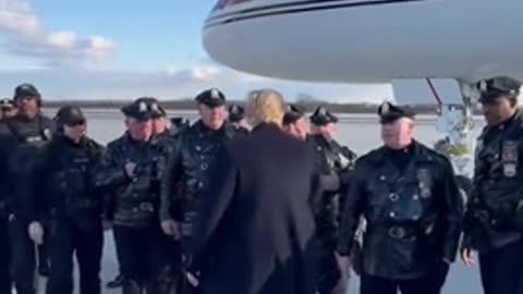 This Is How A REAL President Treats Law Enforcement - Trump In Philly