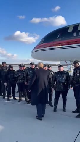 This Is How A REAL President Treats Law Enforcement - Trump In Philly
