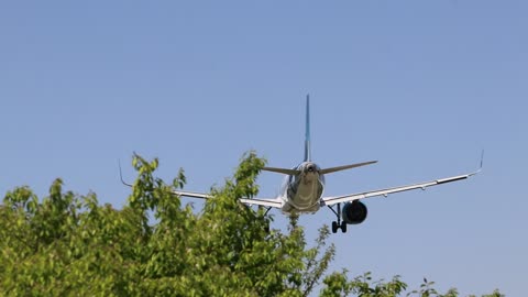 Frontier Airlines A-320neo arriving at St. Louis, Lambert Intentional Airport