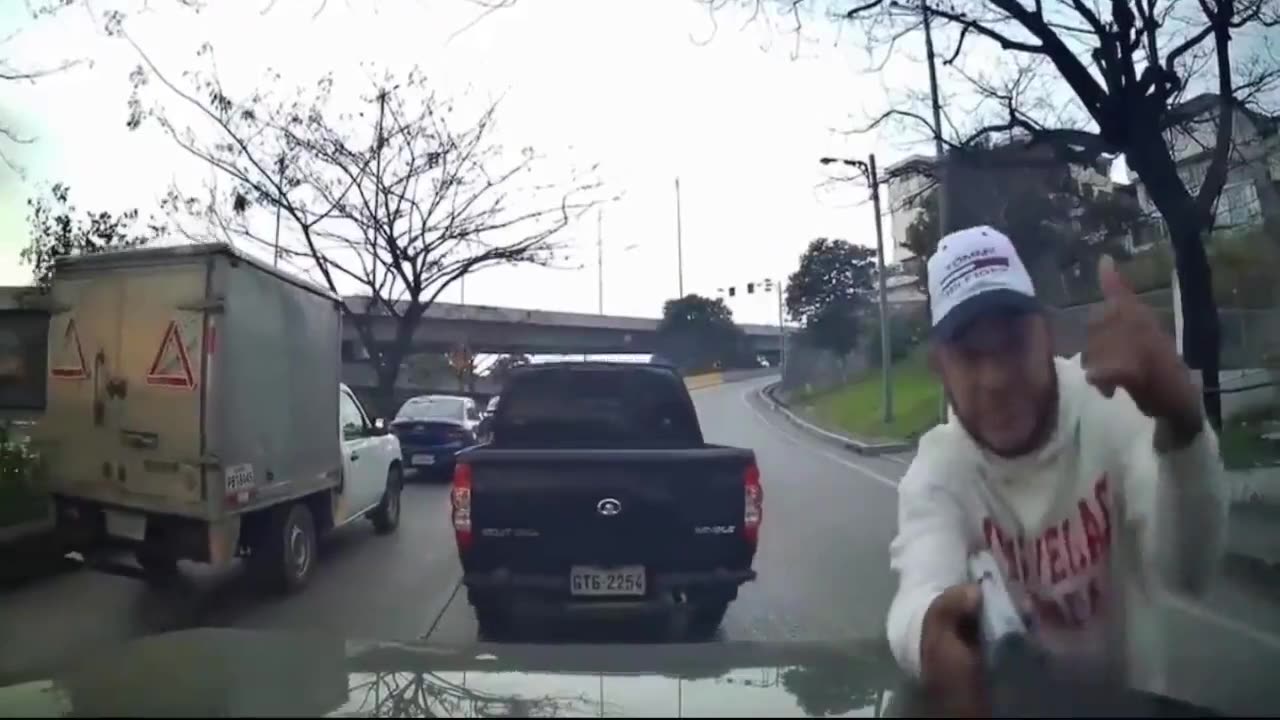 Сouple experience an attempted carjacking⧸robbery