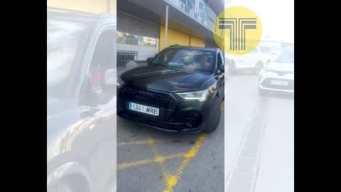 Invasión de coches privados en la parada de taxis del Aeropuerto de Ibiza