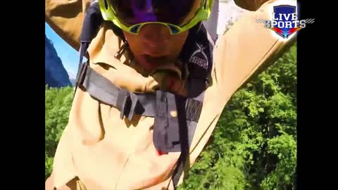 💩 Parachutist Gets Stuck In Trees 💩