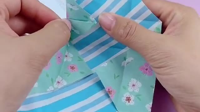 tutorial to make a mini box from origami paper