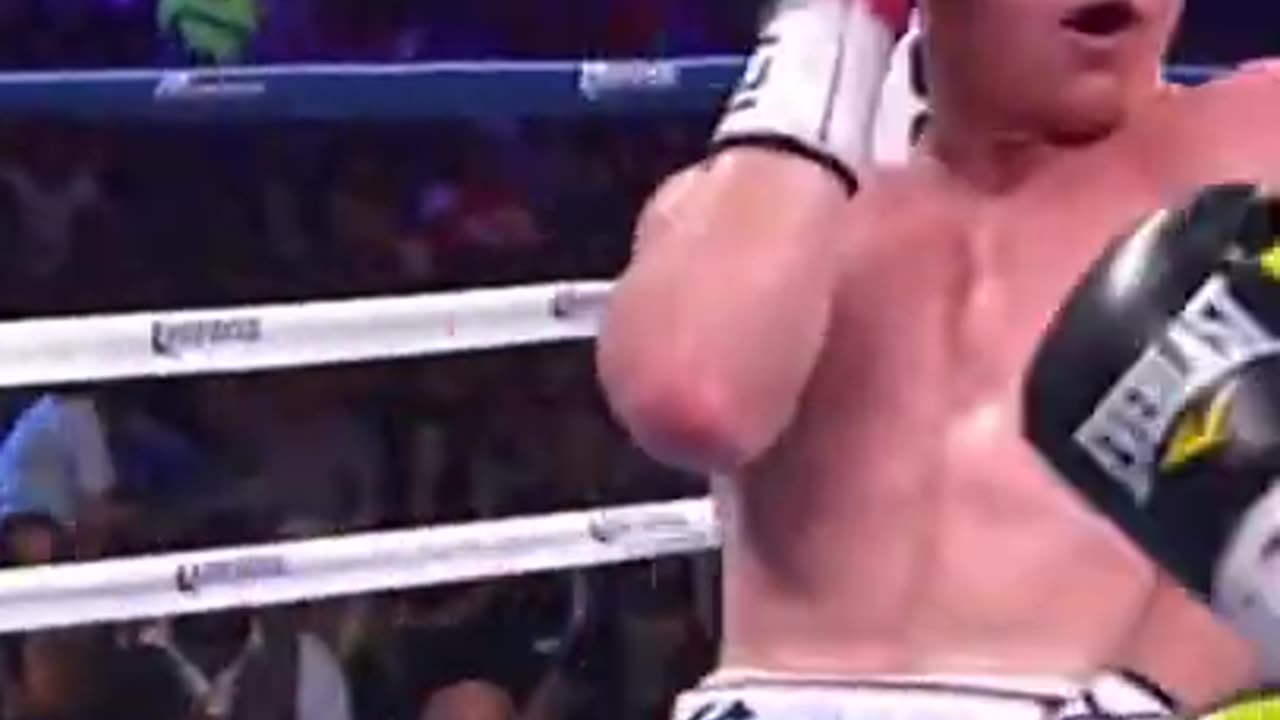 Canelo Dodging Punches Like The Matrix! 🥊😮🧈 #shorts #canelo