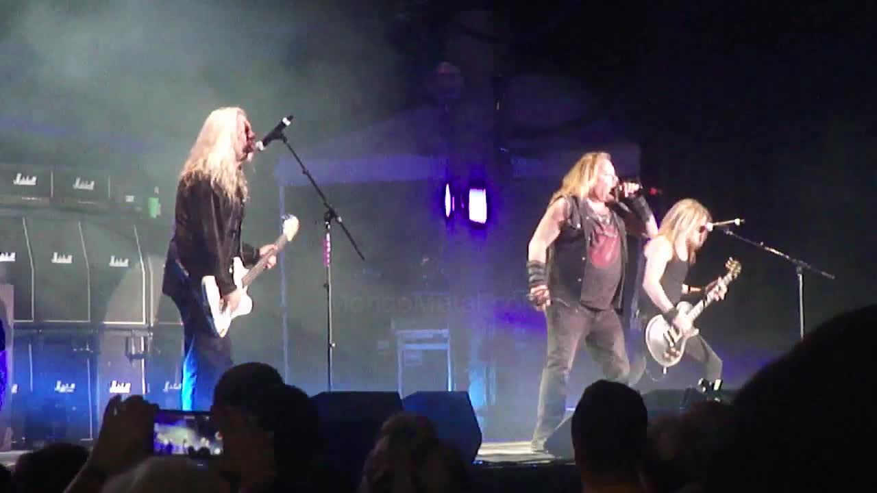 Vince Neil Live looks That Kill