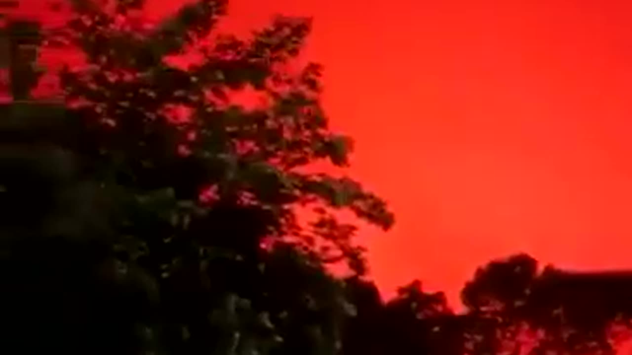 Chinese port-city of Zhoushan witnessing some kind of red sky event.