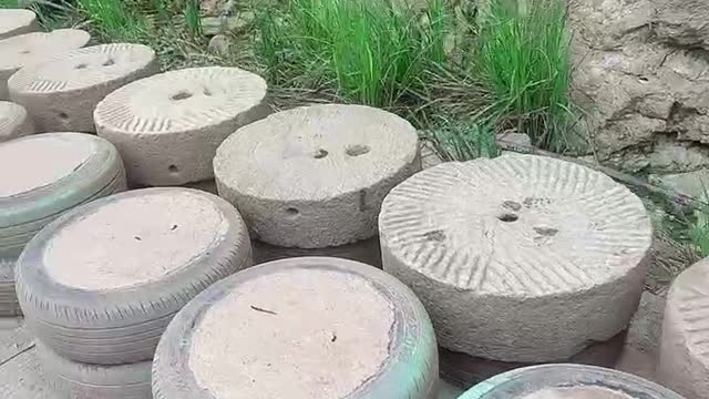 Round stones made of stones and tires