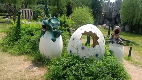 Two dinosaurs emerged from the eggshell