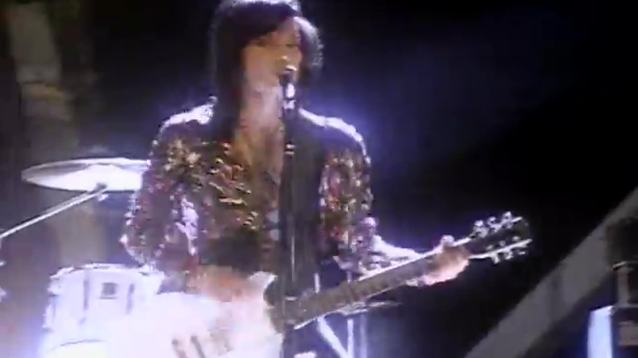 Joan Jett & The Blackhearts .... Dirty deeds done dirt cheap