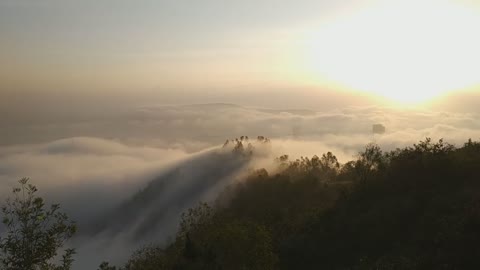 Explore the beautiful peak of Ba Hoa mountain in the early morning dawn.