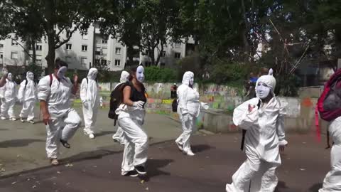 Les Masques Blancs Lyon l'école des larmes 24 juillet place guichard