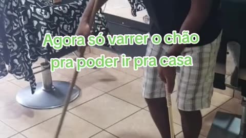 Agora só varrer o chão pra poder ir pra casa