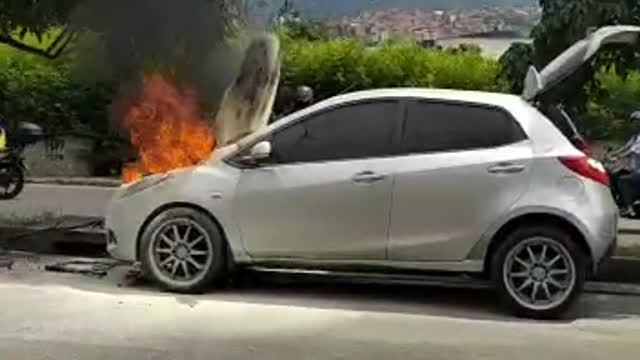 Vehículo se incendió sobre la autopista entre Bucaramanga y Floridablanca