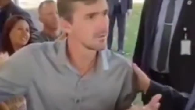 BOLSONARO NEGA DINHEIRO A SUA ESPOSA TODOS OS DIAS