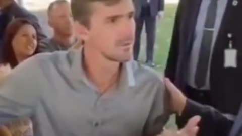 BOLSONARO NEGA DINHEIRO A SUA ESPOSA TODOS OS DIAS